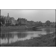 Un pont détruit sur la Marne détruit à Chateau-Thierry.