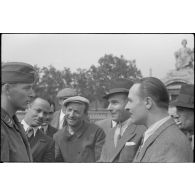 Premiers échanges avec l'occupant allemand.