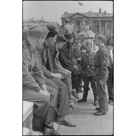 Premiers échanges avec l'occupant allemand.