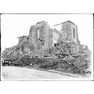 Ruines de l'église de Roye-sur-Matz. [légende d'origine]