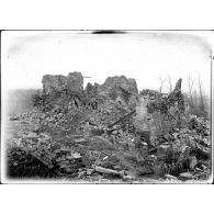 Ruines de l'église de Roye-sur-Matz. [légende d'origine]
