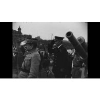 Revue des vedettes françaises et anglaises par le général Mangin à Mayence.