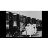 [Voie ferrée, embarquement et transport en chemin de fer.]