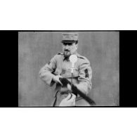 [Film d'instruction sur l'artillerie : travaux de force d'artillerie, tirs instinctifs au fusil.]