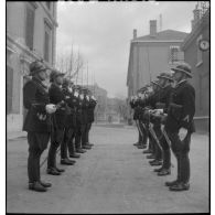 La relève de la garde au 1er escadron de la 2e légion de la Garde.