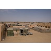 Vue d'une remorque-douche de campagne RD-3000 sur le camp de Tessalit, au Mali.