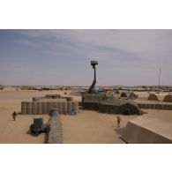 Déploiement du radar Giraffe sur le camp de Tessalit, au Mali.