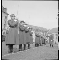 Décorés et récipiendaires lors d'une cérémonie à l'école de la Garde.