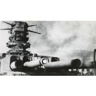 Archives photographiques de Monsieur Le Guillou (? - ?). Photographies du sabordage de la flotte française à Toulon le 27 novembre 1942.