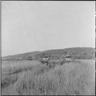 Progression de la colonne de chars M24 Chaffee.