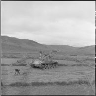 Progression de la colonne de chars M24 Chaffee.