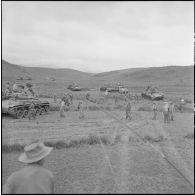 Progression de la colonne de chars M24 Chaffee.