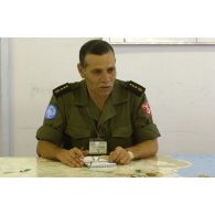 Portrait d'un officier tunisien de la MONUC présidant la réunion.