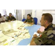 Le commandant Forterre, officier français EUFOR responsable de la protection du camp de N'Dolo.