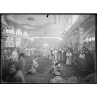 Paris, 4 rue Girardon. Atelier de camouflage américain. Vue générale de la salle. [légende d'origine]