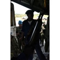 Un détachement local Tunisien de la MONUC sécurise la mission.