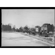Du Havre à Strasbourg par voie fluviale. Toul. Les canonnières T et H immobilisées par la glace. [légende d'origine]