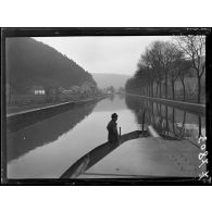 Du Havre à Strasbourg par voie fluviale. Intzelkomm. En vue de l'écluse. [légende d'origine]