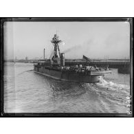 Rade de Dunkerque. Le monitor anglais Le Prince Eugène. [légende d’origine]