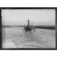 Le monitor anglais Prince Eugène dans le port de Dunkerque. [légende d’origine]