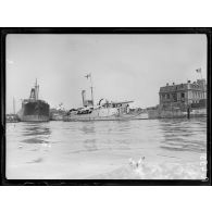 Port de Dunkerque. Canonnière anglaise. [légende d’origine]