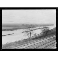 Péniches sur la Seine à Argenteuil. [légende d’origine]