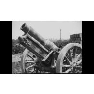 [Compilation d'images d'artillerie et de cavalerie.]