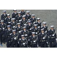 Défilé des soldats de la Gendarmerie de l'Air sur les Champs-Elysées, à Paris.
