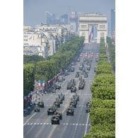 Défilé des blindés et des camions équipés d'un système d'artillerie (CAESAR) du 11e régiment d'artillerie de marine (RAMa) sur les Champs-Elysées, à Paris.