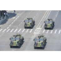 Défilé d'une batterie de camions équipés d'un système d'artillerie (CAESAR) du 11e régiment d'artillerie de marine (RAMa) sur les Champs-Elysées, à Paris.