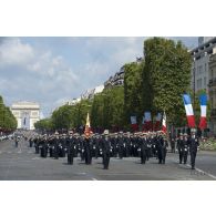 Défilé à pied des ESSA (écoles du Service de santé des armées) : ESSA de Lyon-Bron et EDVG (école du Val-de-Grâce) lors de la cérémonie du 14 juillet 2011.