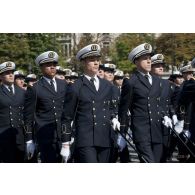 Défilé à pied des ESSA (écoles du Service de santé des armées) : ESSA de Lyon-Bron et EDVG (école du Val-de-Grâce) lors de la cérémonie du 14 juillet 2011.