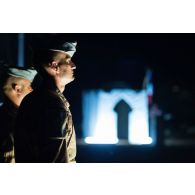 Rassemblement d'une section du 1er régiment de tirailleurs (RTir) devant un marabout à Gao, au Mali.
