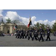 Défilé à pied des ESSA (écoles du Service de santé des armées) : ESSA de Lyon-Bron et EDVG (école du Val-de-Grâce) lors de la cérémonie du 14 juillet 2011.