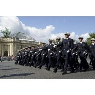 Défilé à pied des ESSA (écoles du Service de santé des armées) : ESSA de Lyon-Bron et EDVG (école du Val-de-Grâce) lors de la cérémonie du 14 juillet 2011.