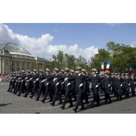 Défilé à pied des ESSA (écoles du Service de santé des armées) : ESSA de Lyon-Bron et EDVG (école du Val-de-Grâce) lors de la cérémonie du 14 juillet 2011.