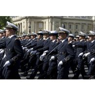Défilé à pied des ESSA (écoles du Service de santé des armées) : ESSA de Lyon-Bron et EDVG (école du Val-de-Grâce) lors de la cérémonie du 14 juillet 2011.