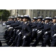 Défilé à pied des ESSA (écoles du Service de santé des armées) : ESSA de Lyon-Bron et EDVG (école du Val-de-Grâce) lors de la cérémonie du 14 juillet 2011.