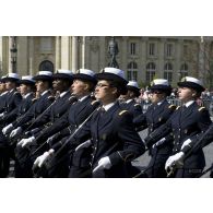Défilé à pied des ESSA (écoles du Service de santé des armées) : ESSA de Lyon-Bron et EDVG (école du Val-de-Grâce) lors de la cérémonie du 14 juillet 2011.