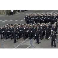 Défilé à pied des ESSA (écoles du Service de santé des armées) : ESSA de Lyon-Bron et EDVG (école du Val-de-Grâce) lors de la cérémonie du 14 juillet 2011.