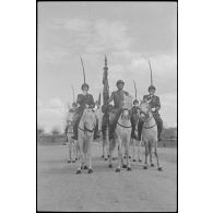 L'étendard du 2e RD et sa garde d'honneur.