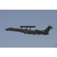 Lors de l'opération Harmattan, sur la base de la Sude en Crète, un Embraer R-99A grec en vol.