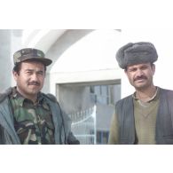 Portrait d'un groupe de combattants de l'Alliance du Nord, gardant la citadelle de Quala i Jangi près de Mazar e Charif.