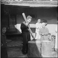 Femmes au travail dans un village coréen.
