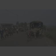 Ramassage des corps par des volontaires civils et le bataillon de soutien logistique (BSL) près de l'aéroport de Goma, le 22 juillet 1994.