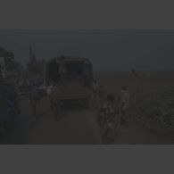 Ramassage des corps par des volontaires civils et le bataillon de soutien logistique (BSL) près de l'aéroport de Goma, le 22 juillet 1994.