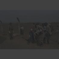 Ramassage des corps par des volontaires civils et le bataillon de soutien logistique (BSL) près de l'aéroport de Goma, le 22 juillet 1994.