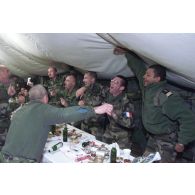 Repas de Noël des sections à Mazar e Charif : CCAS (compagnie de commandement, d'appui et des services).