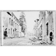 Une rue de Verdun. [légende d'origine]