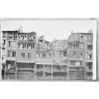 Verdun le long de la Meuse. [légende d'origine]